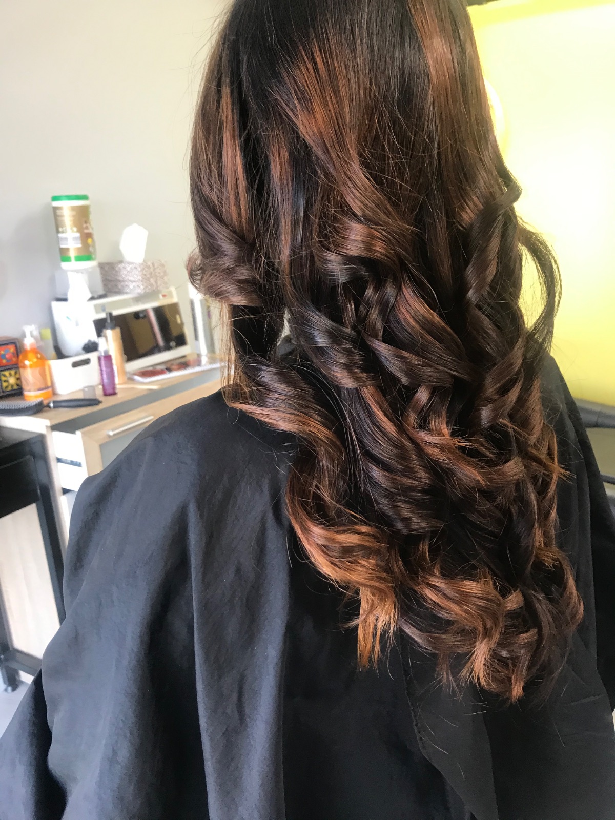 Long hair with loose braids and warm highlights 🌸 Ideal for a boho-chic event